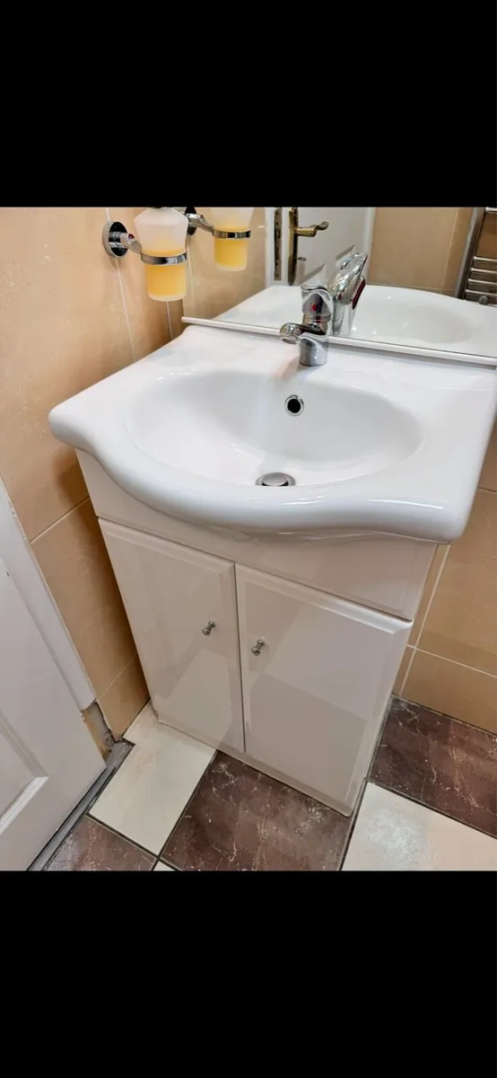 Bathroom unit - Image 2