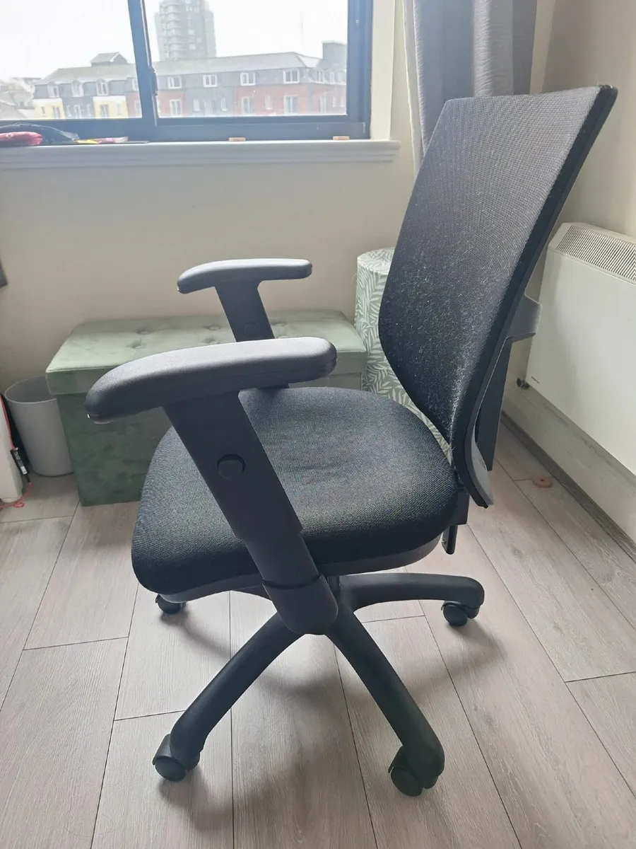 Office chair - Image 1
