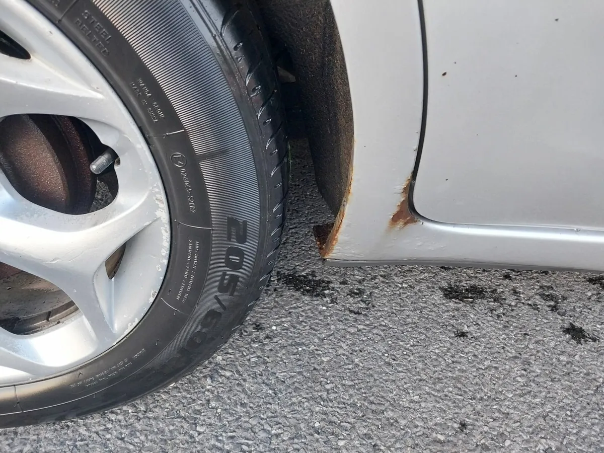 Ford Focus 2009 - Image 2