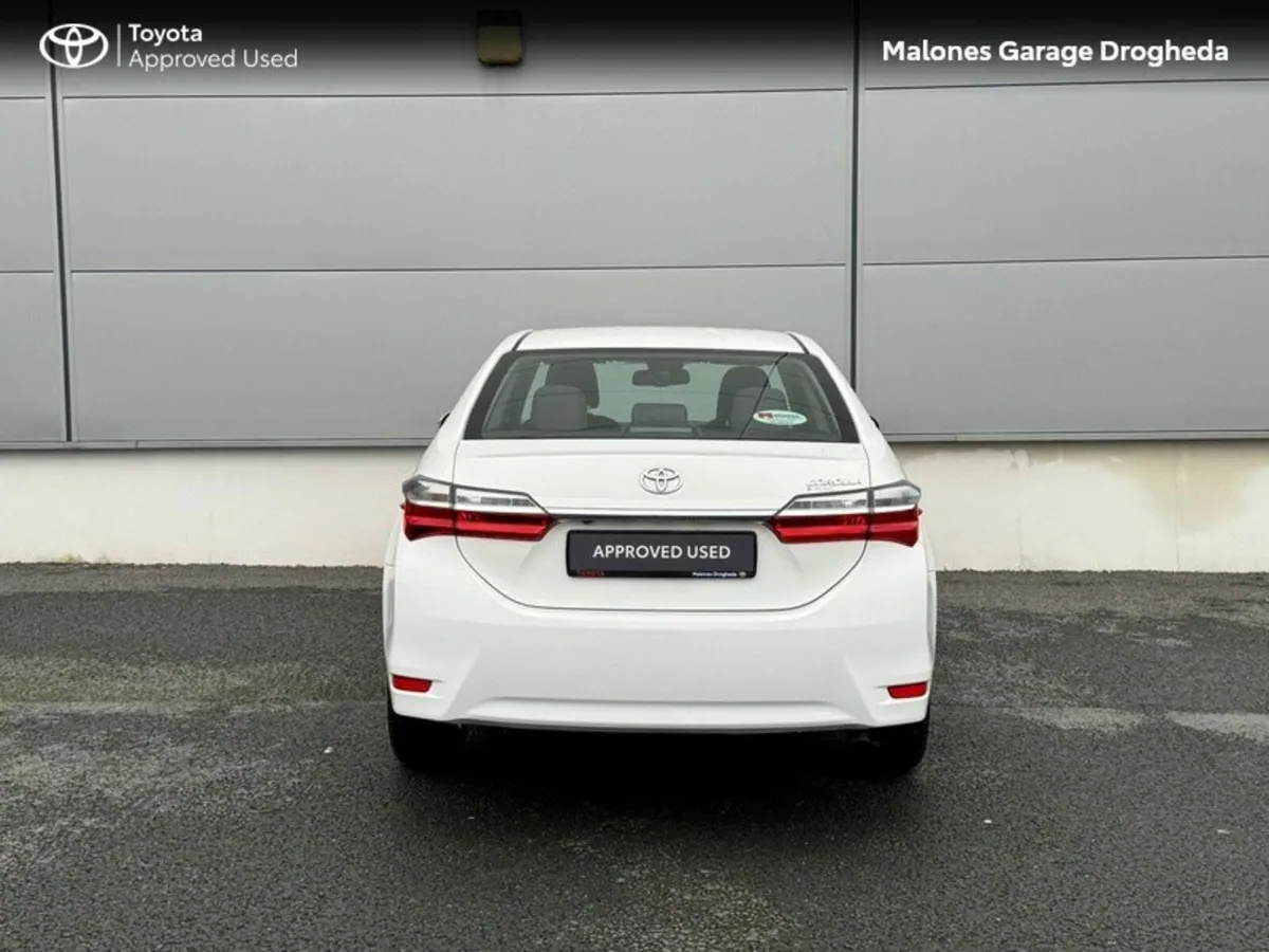 Toyota Corolla 1.33 Luna Sport *Heated Seats* 1 Ow - Image 4