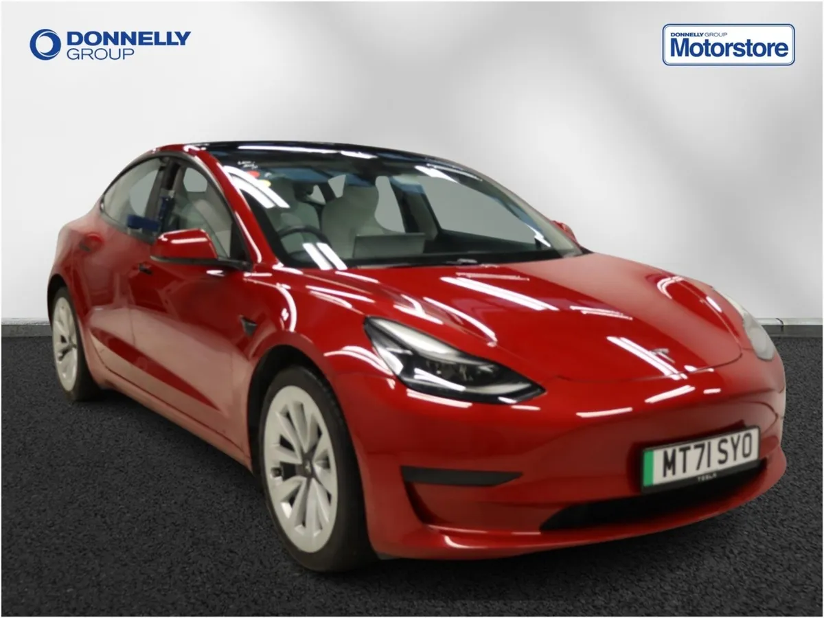 Tesla Model 3 Saloon Standard Plus - Image 1