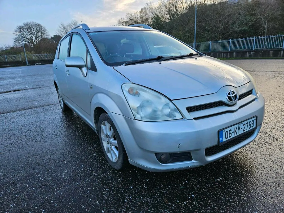 2006 Toyota Corolla Verso - Image 2