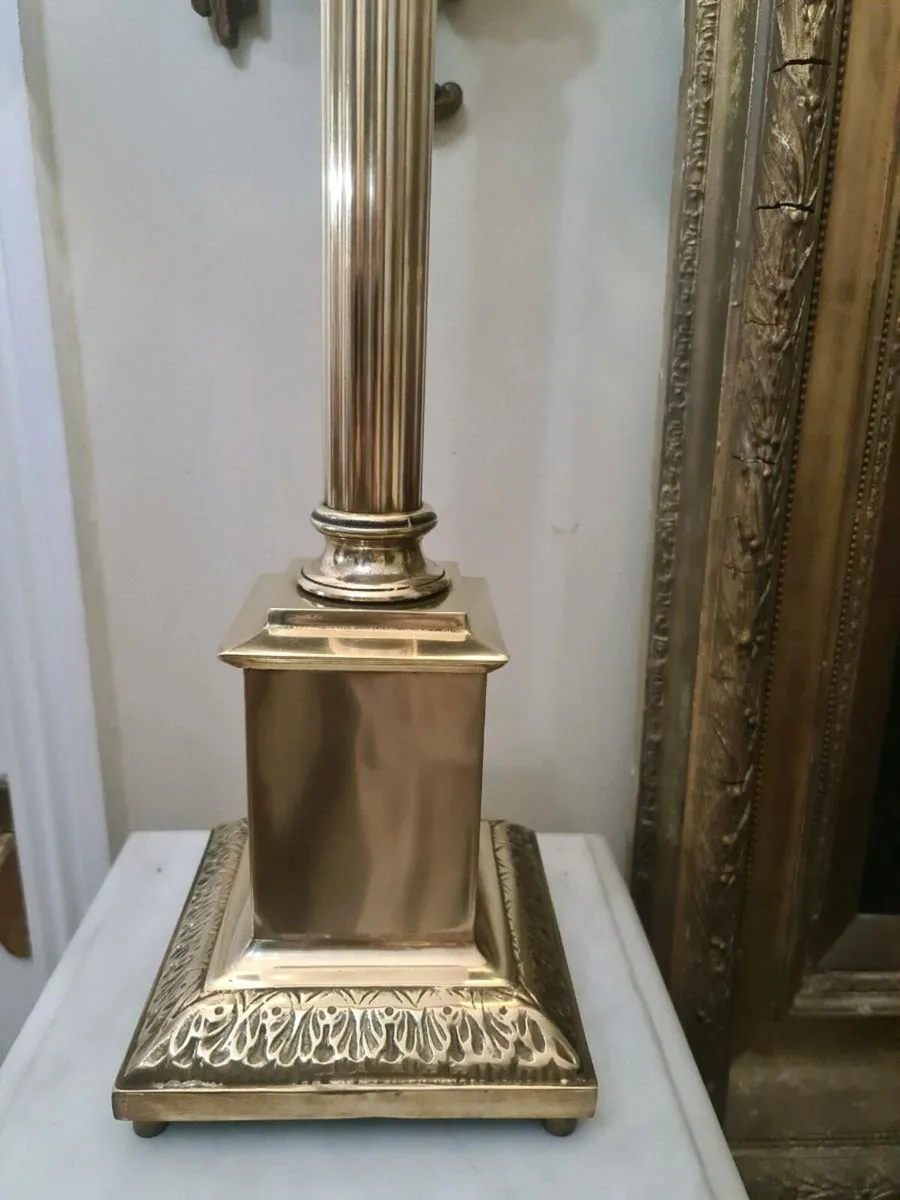A magnificent tall classical lamp POSTAGE AVAILABL - Image 2