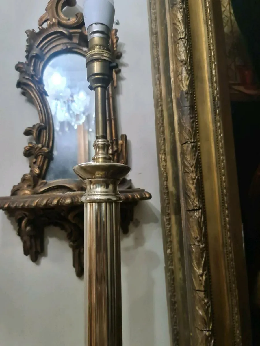 A magnificent tall classical lamp POSTAGE AVAILABL - Image 3