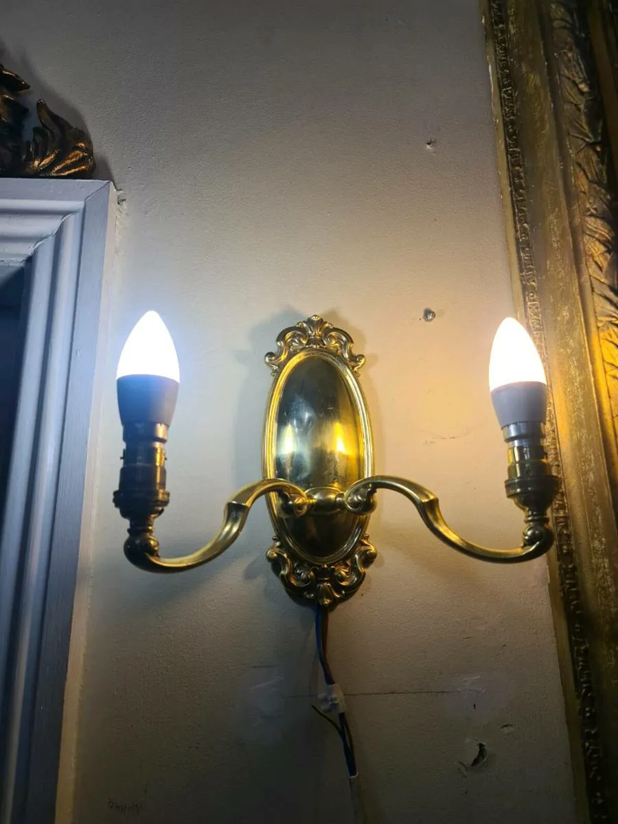 A pair of Rococco vintage brass wall lights - Image 2