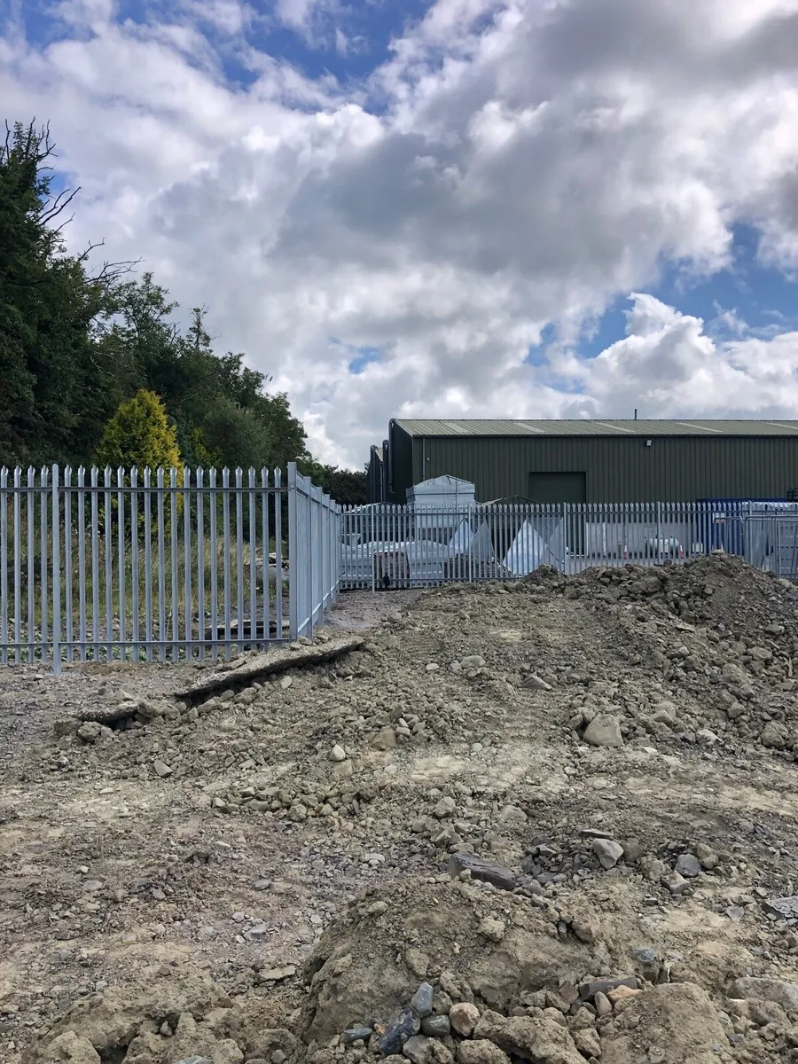 Palisade fence , supply and install!! - Image 3