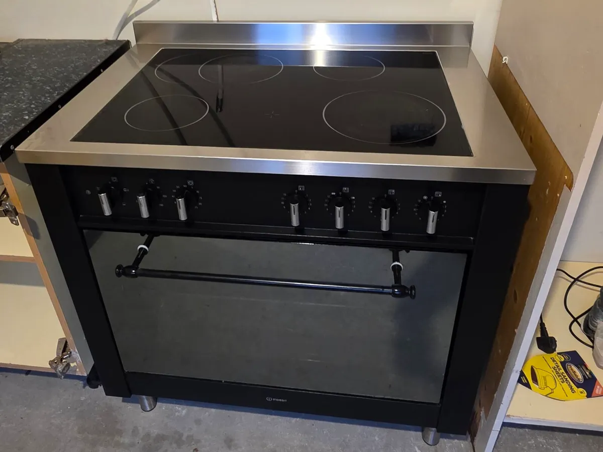 Indesit Electric Cooker - Image 4