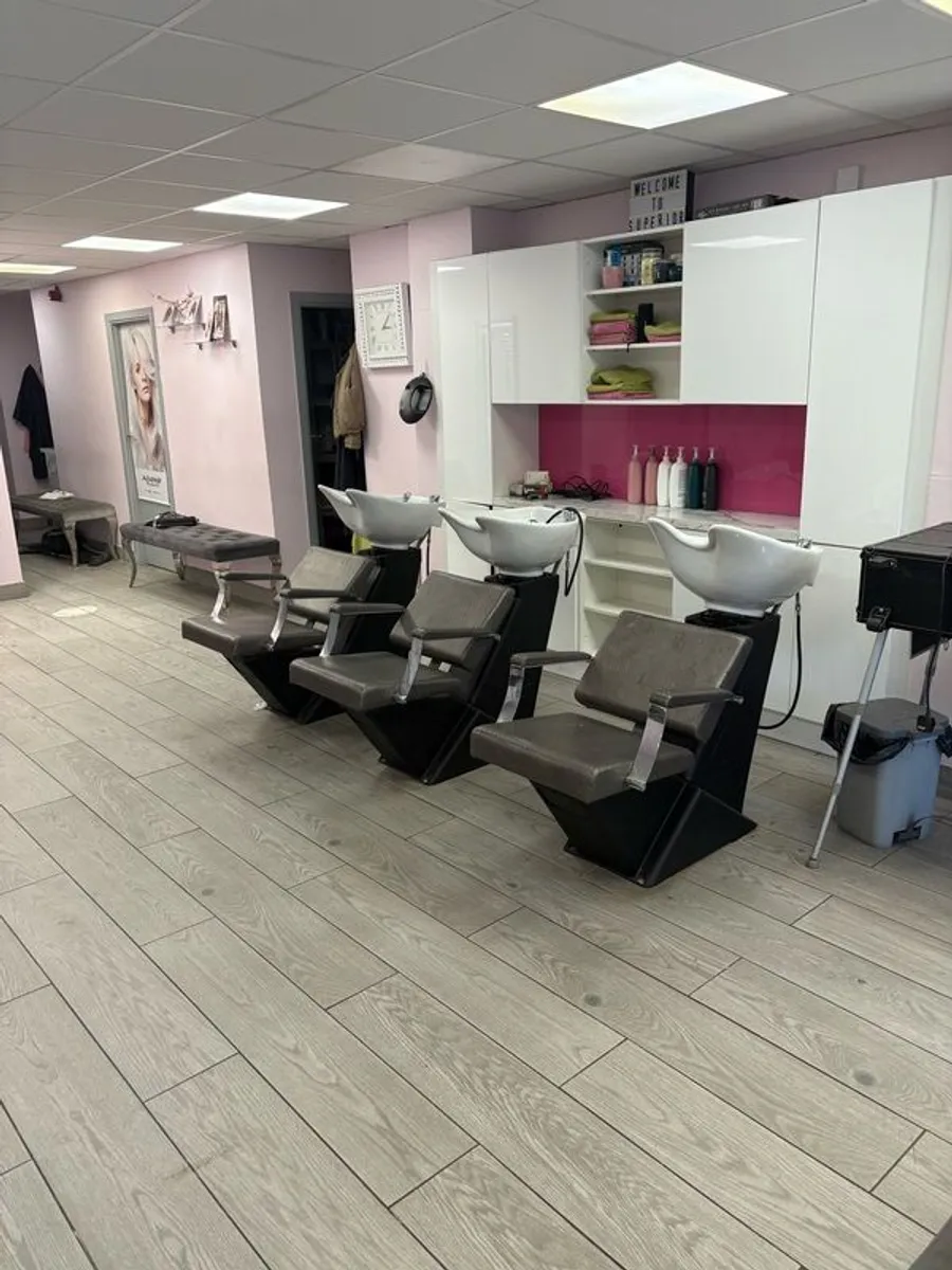 salon furniture - Image 2