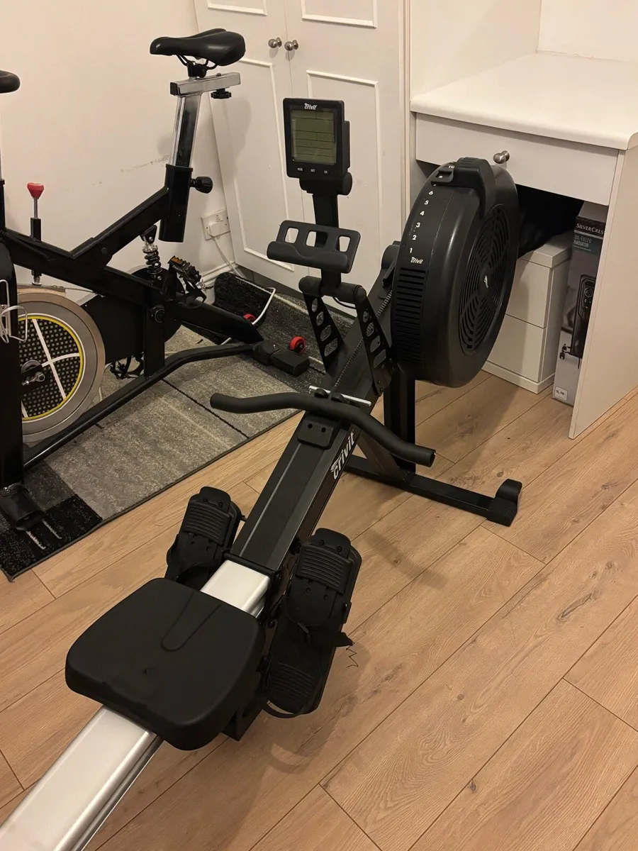Rowing Machine - Image 2