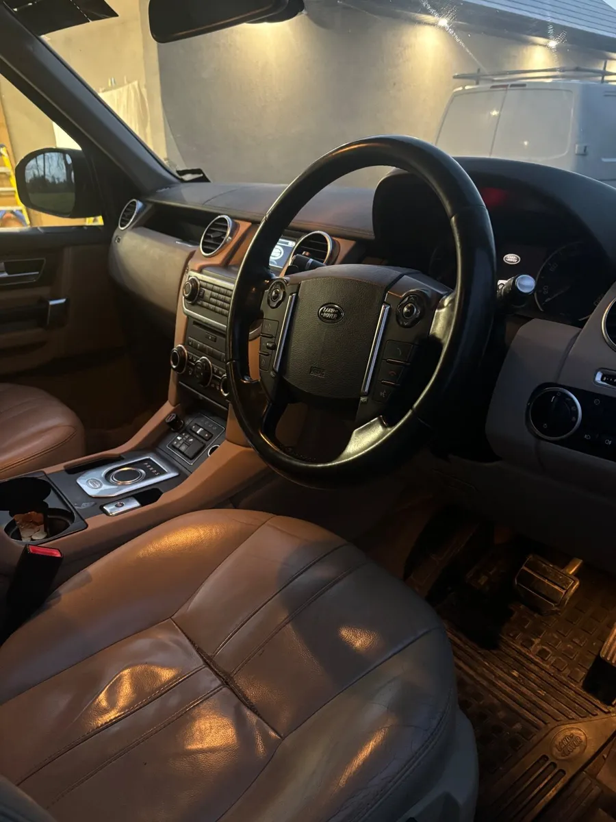 Land Rover Discovery 2015 - Image 2