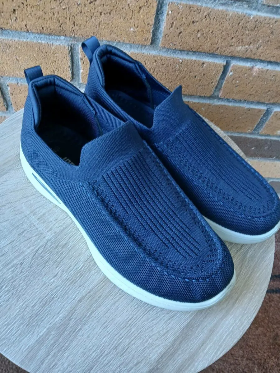 Gents casual walking shoes size 43 - Image 2