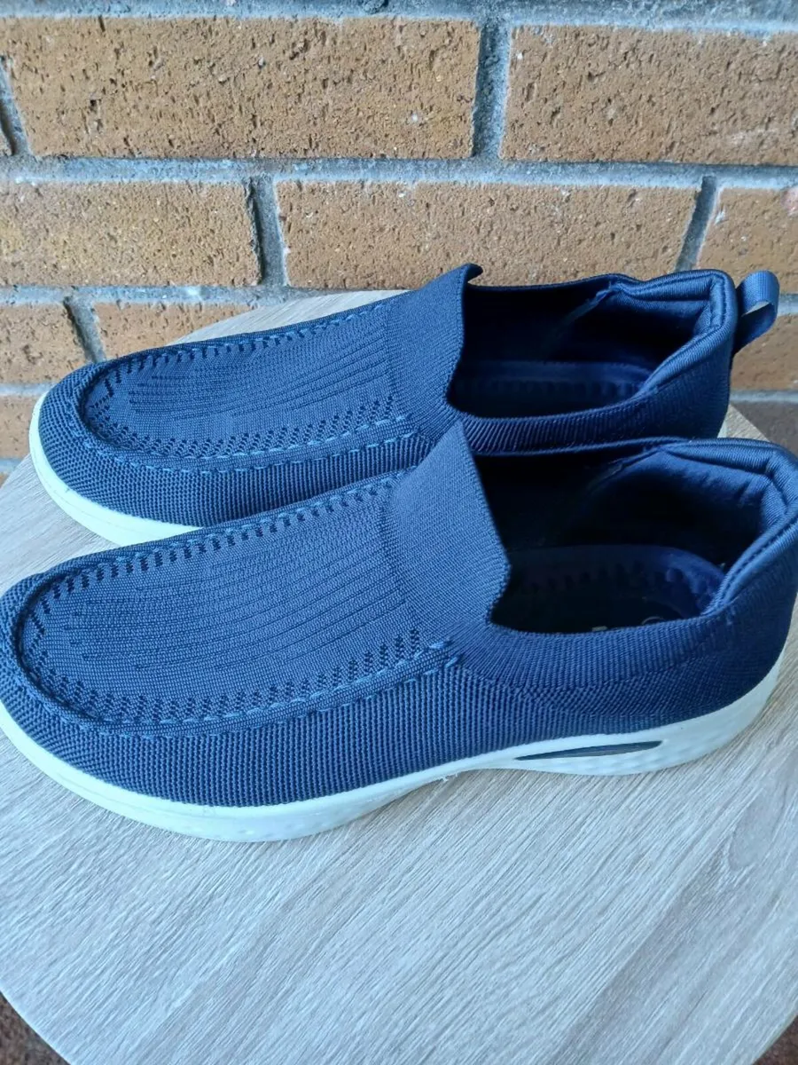 Gents casual walking shoes size 43 - Image 3