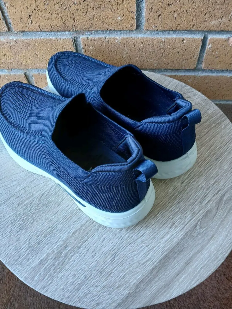 Gents casual walking shoes size 43 - Image 4