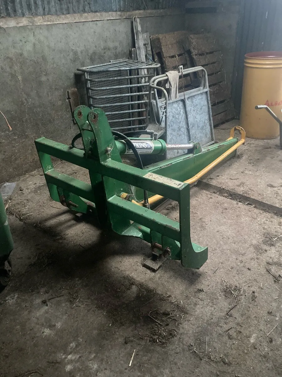 Bale splitter - Image 1