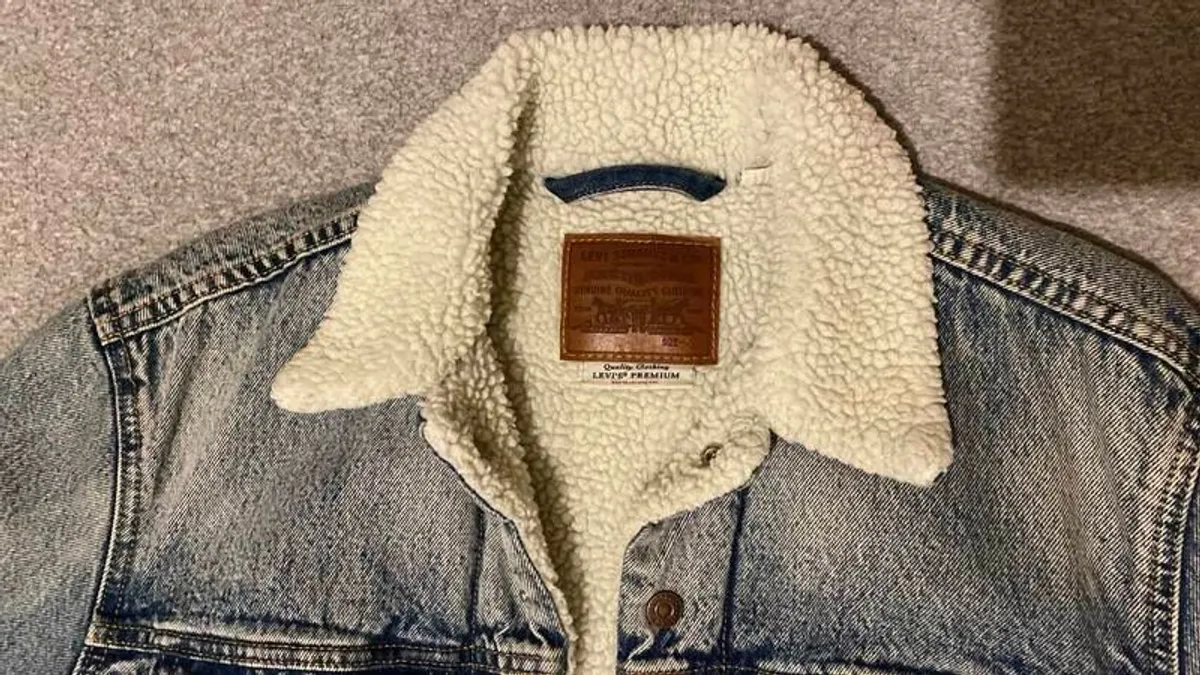 Denim Jacket (Levi's ) origainal - Image 3