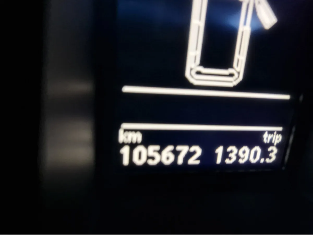 Volkswagen Passat 1.4 PETROL AUTO - Image 3