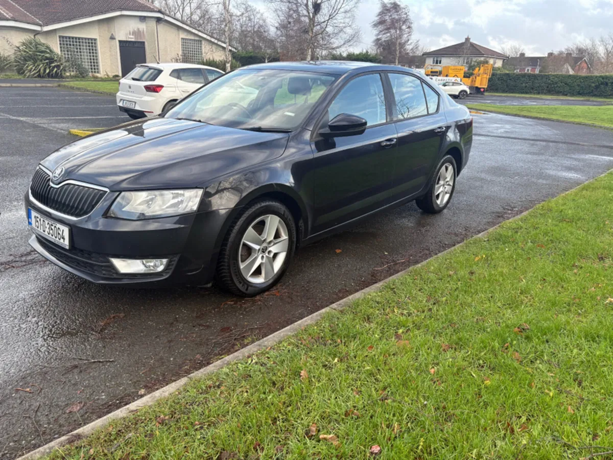 Skoda Octavia AMBITION 1.6 TDI 105HP DSG 4 4DR AUT - Image 2
