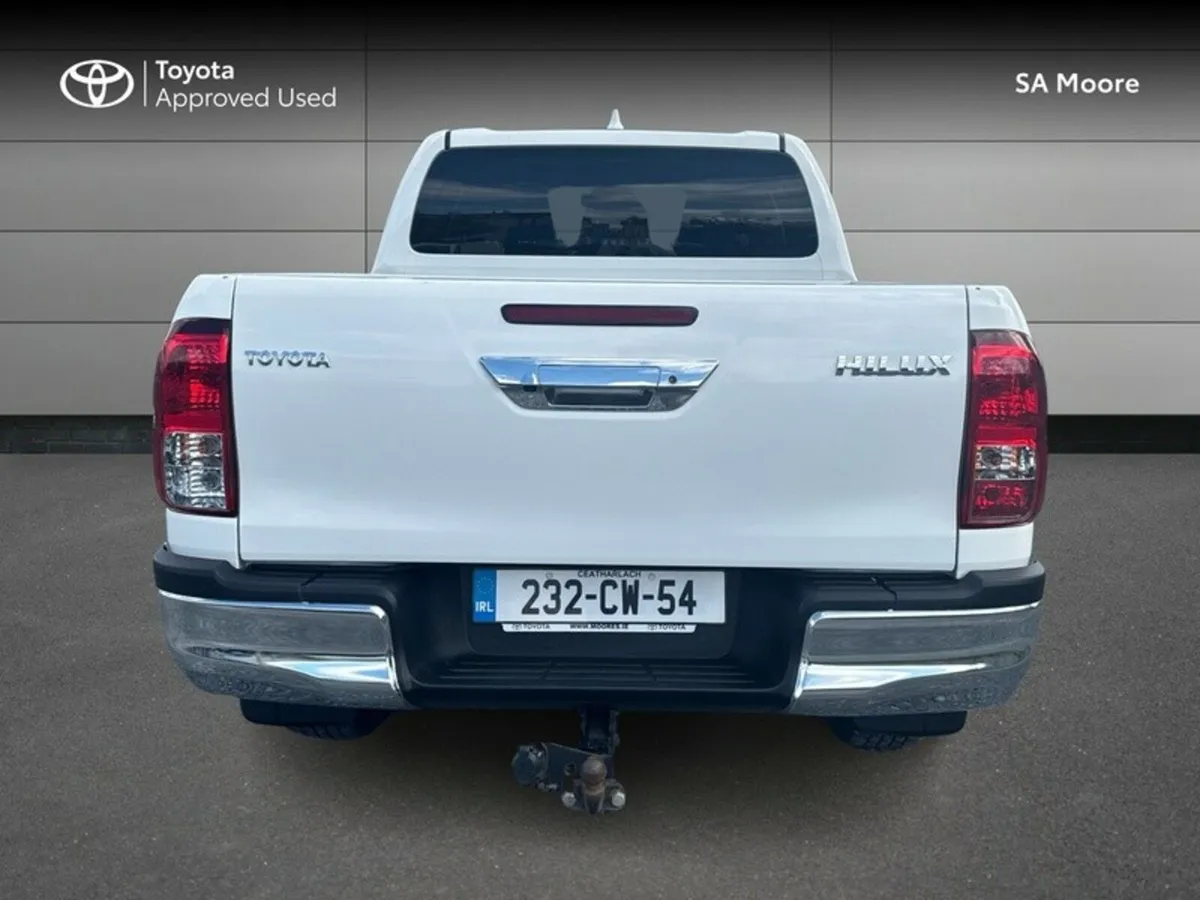 Toyota Hilux SR5 DOUBLE CAB - Image 4