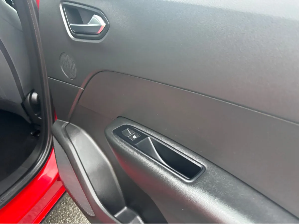 Renault Arkana ICONIC TCE 140 AUTO EDC 5DR AU Fina - Image 4