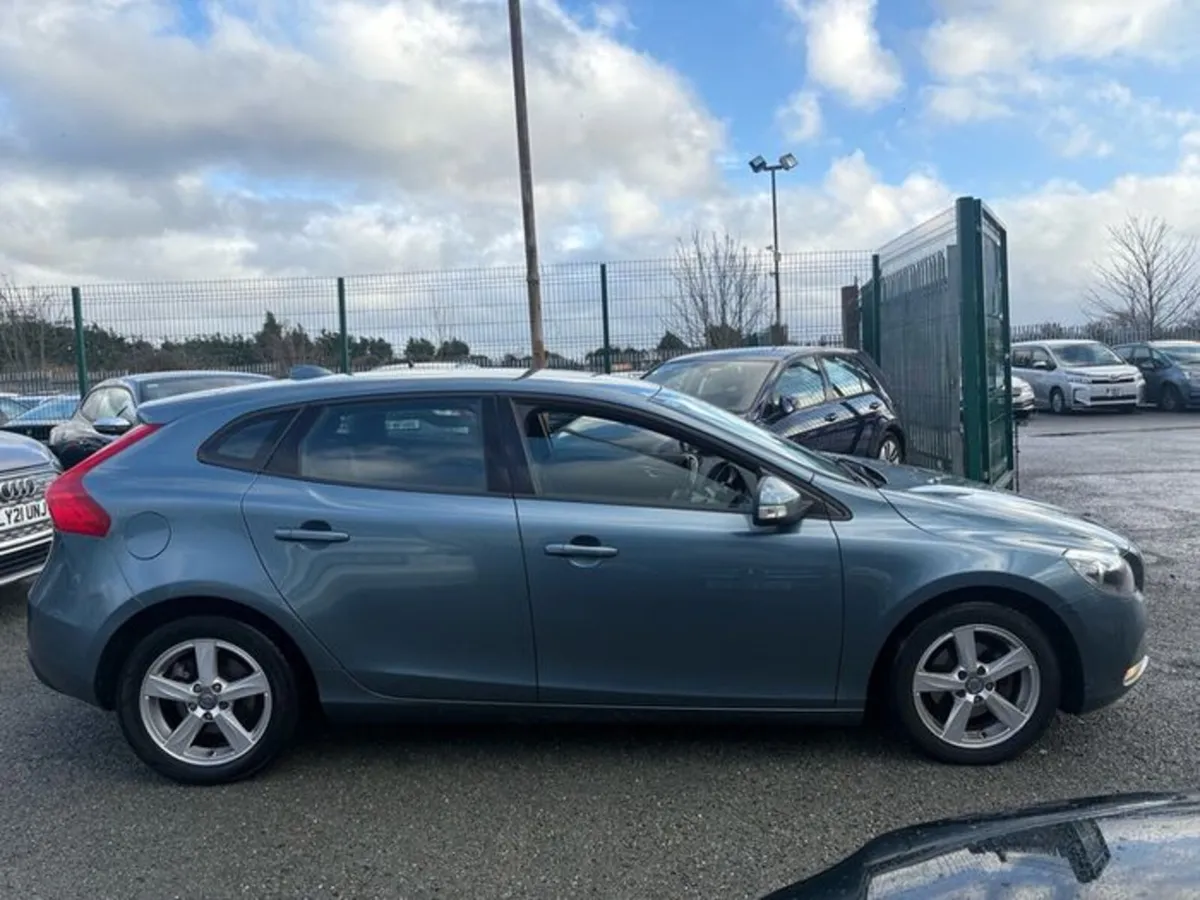 2013 Volvo V40 1.6L Diesel NCT 11/2026 + Taxed - Image 2