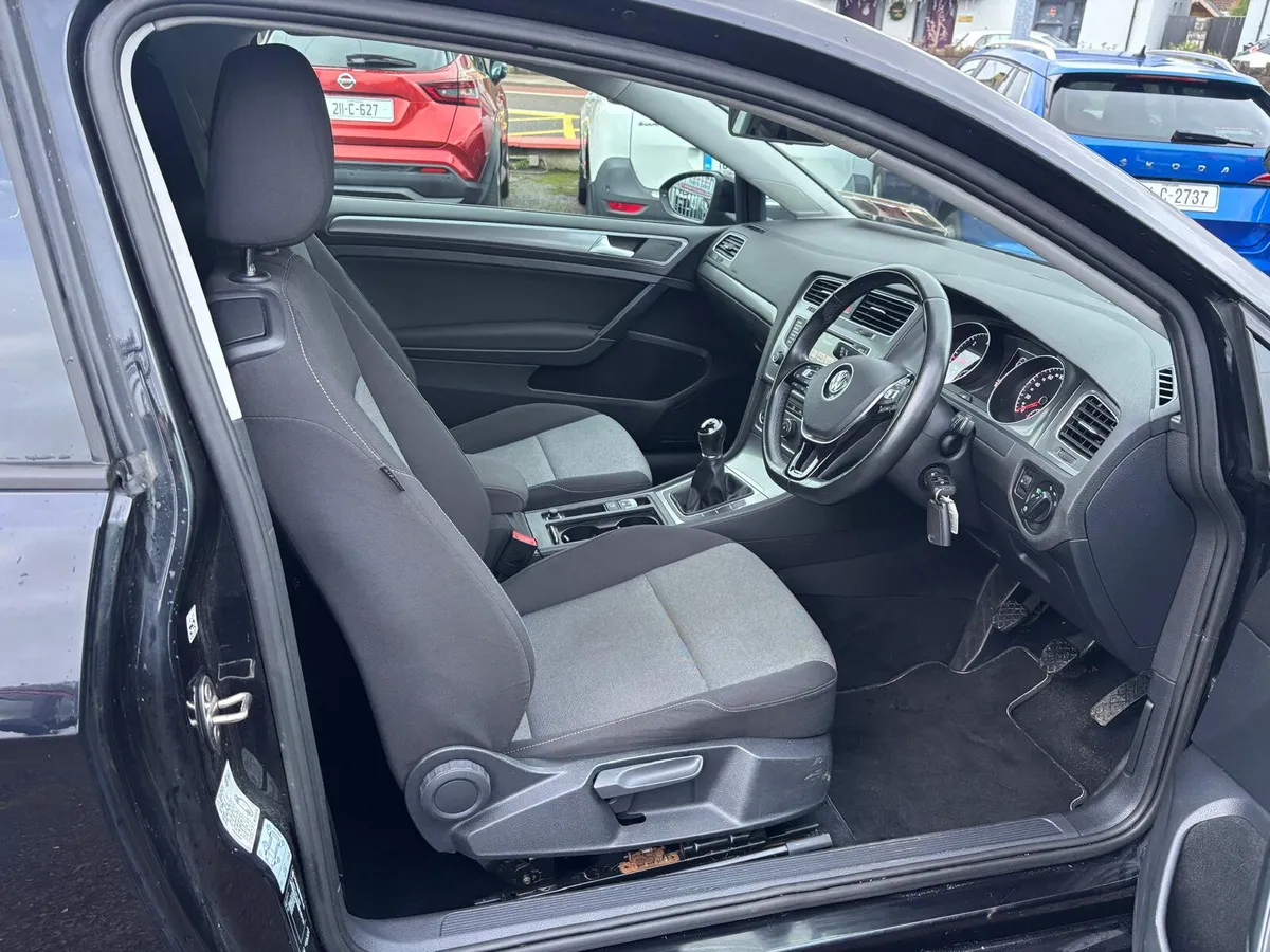 Volkswagen Golf   van   2017  spotless - Image 4