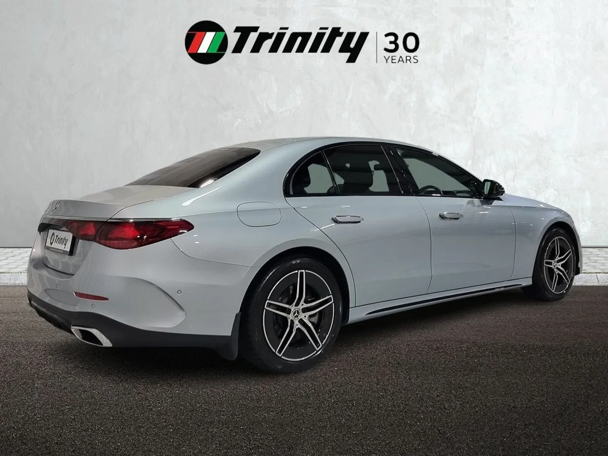 Mercedes-Benz E-Class ** 300de ** AMG LINE PLUS ** - Image 3