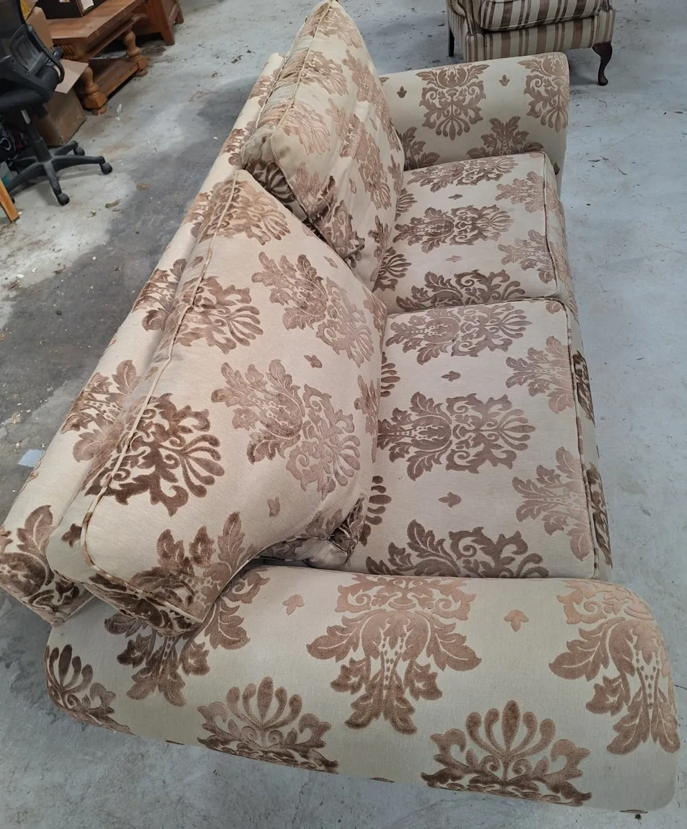 Suite of furniture - Image 2