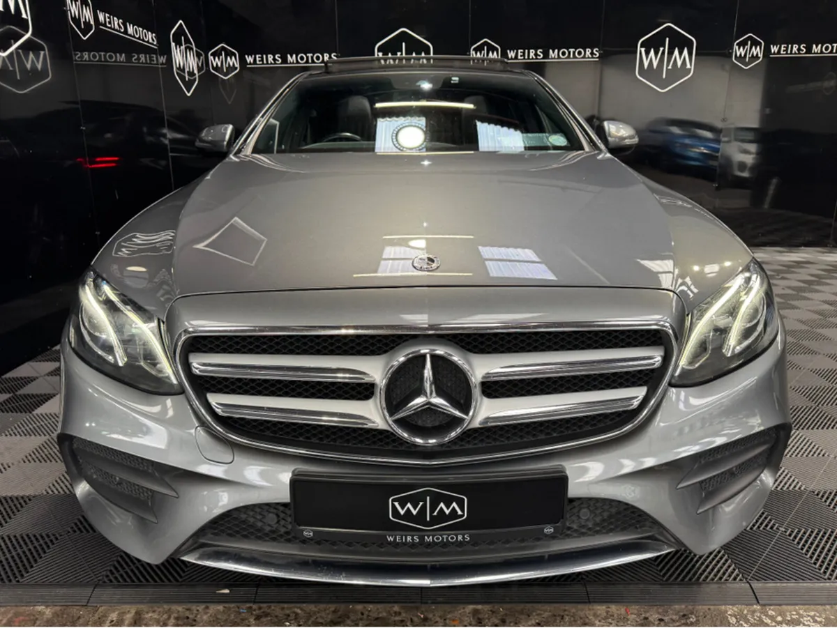 Mercedes-Benz E-Class E220D 4MATIC AMG LINE PREMIU - Image 4