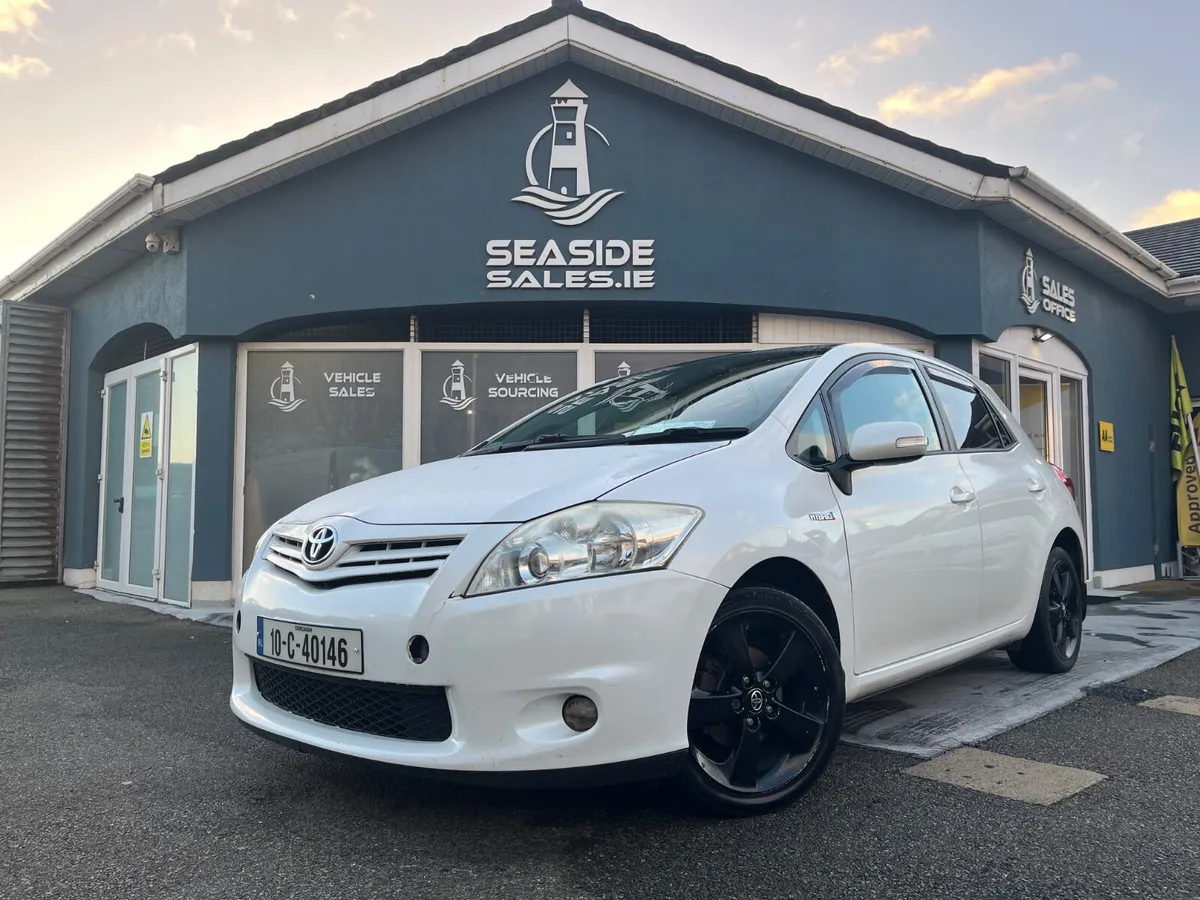 2010 Toyota Auris Hybrid - Image 1