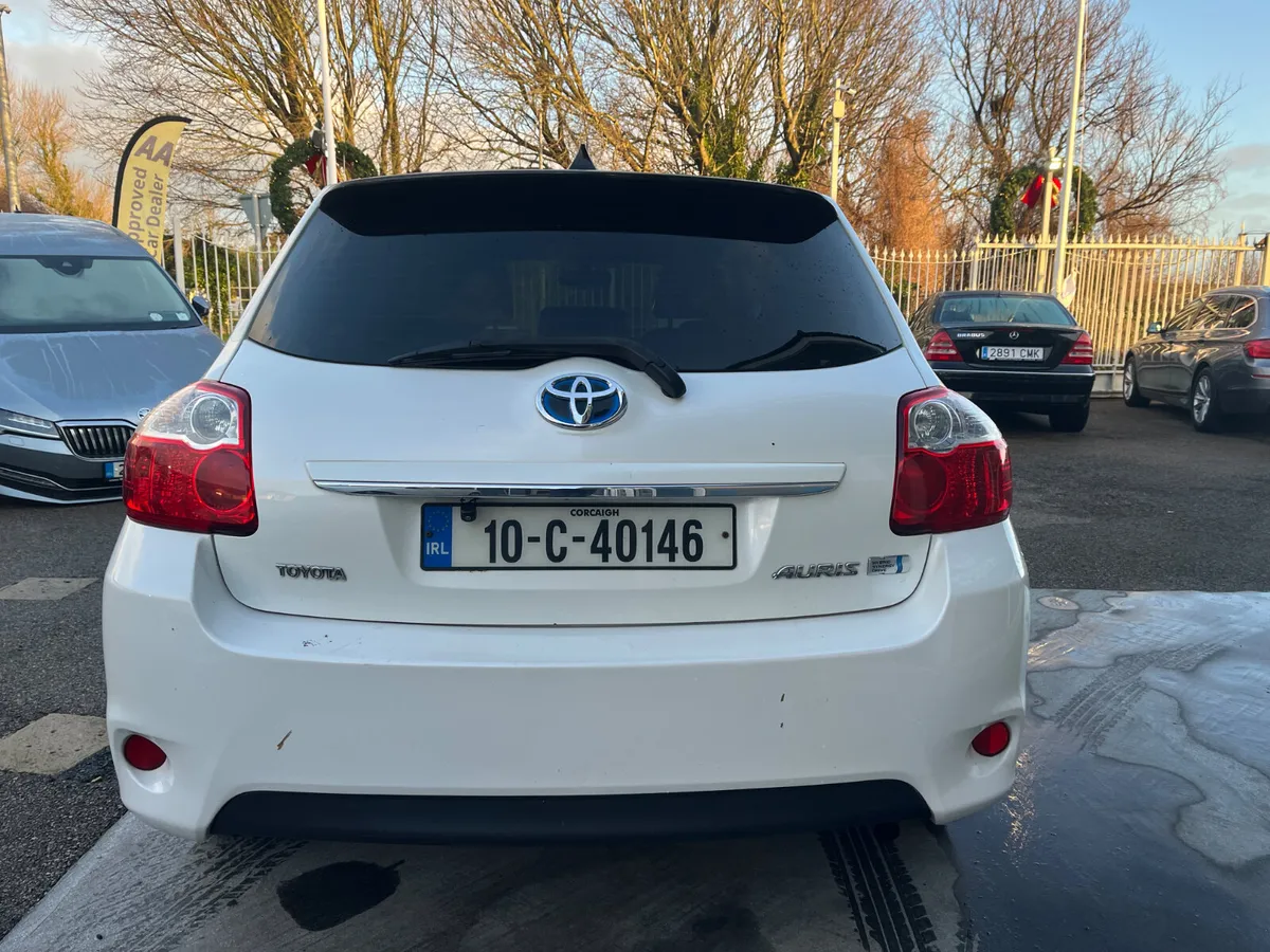 2010 Toyota Auris Hybrid - Image 3