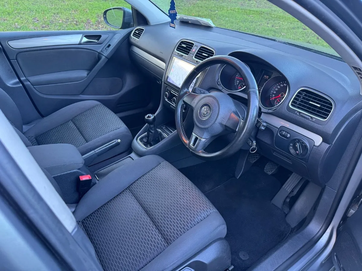 Volkswagen Golf 2011 - Image 2