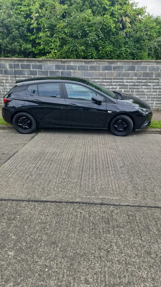 Opel Astra 2018 - Image 3