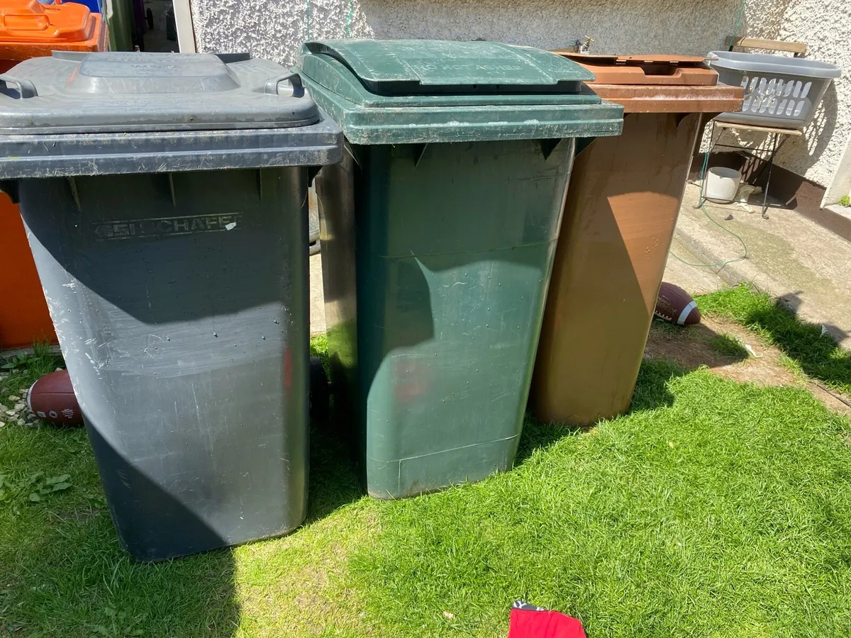 Wheelie bins like new (read description) - Image 2