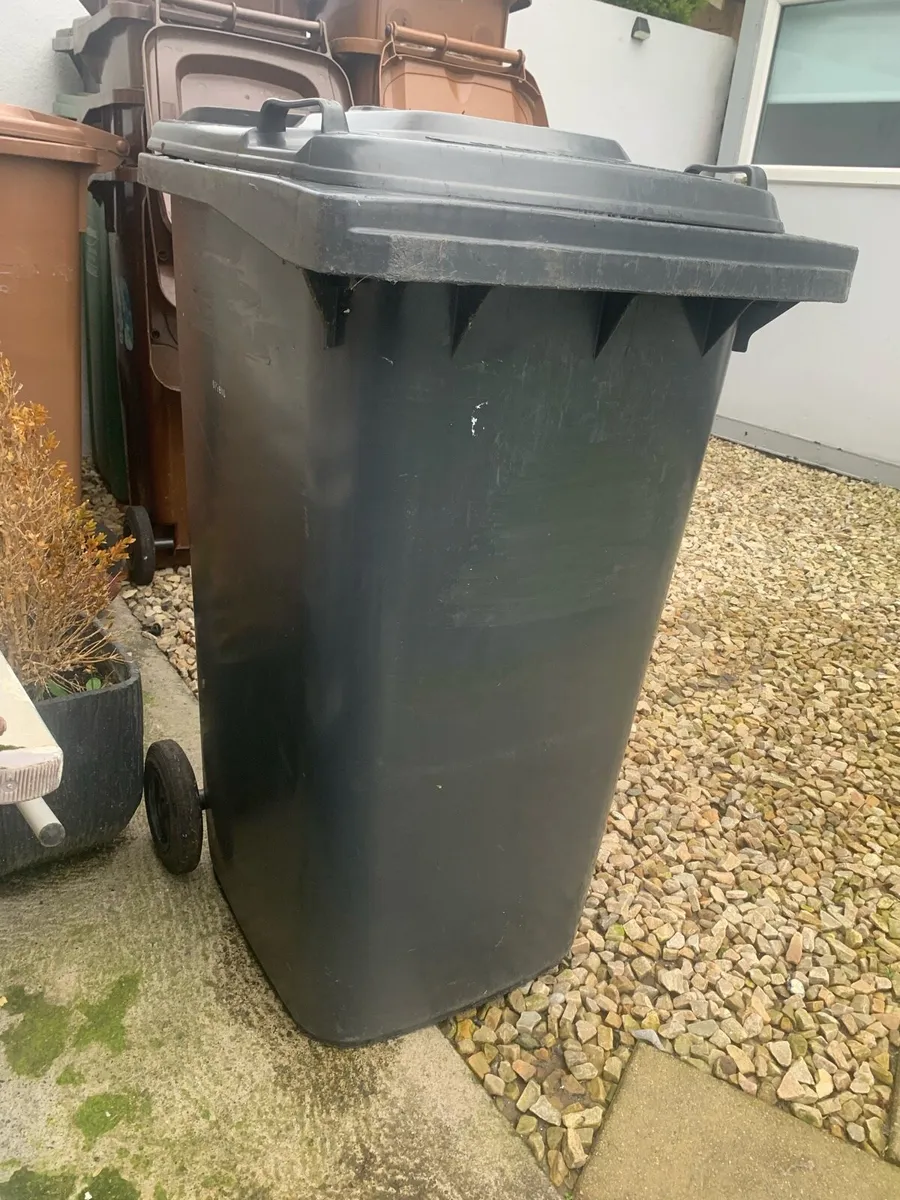 Wheelie bins like new (read description) - Image 4