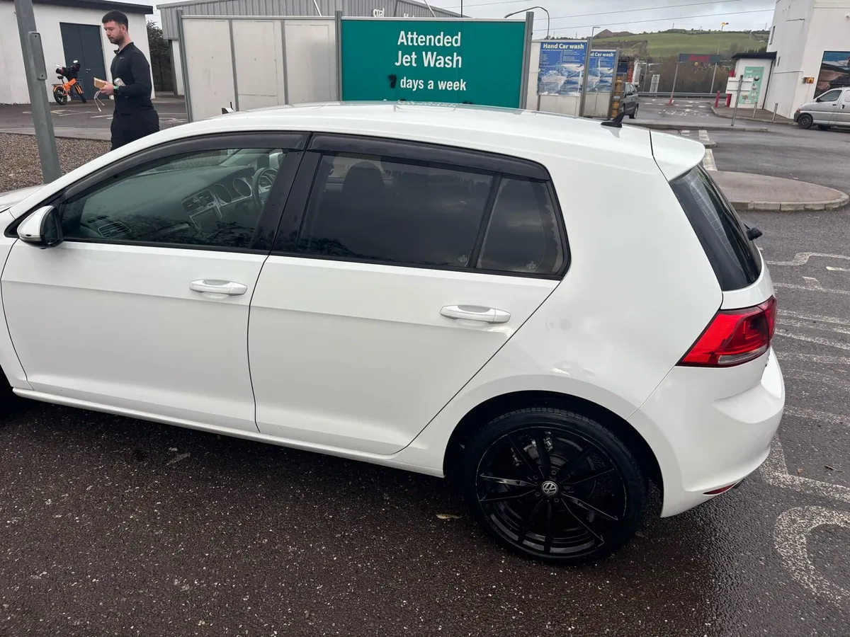 2016 auto white Volkswagen Golf - Image 4