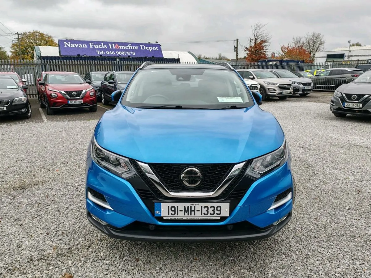 Nissan Qashqai 2019 Petrol low km - full optional - Image 2