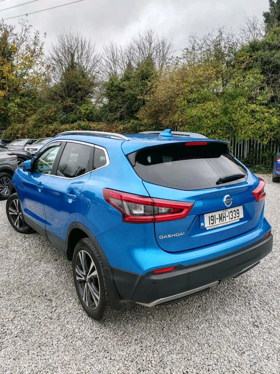 Nissan Qashqai 2019 Petrol low km - full optional - Image 1