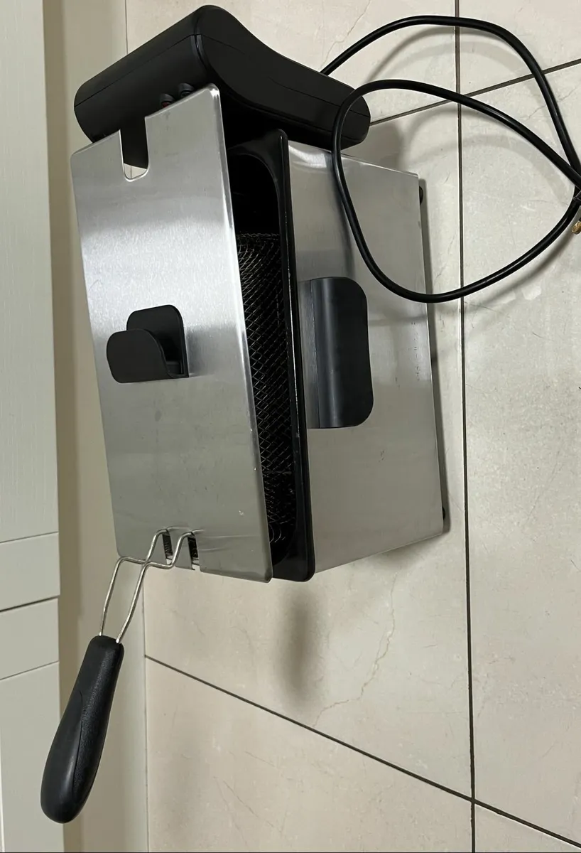 Russell Hobbs Plugin Stainless Steel Dee Fat Fryer - Image 3