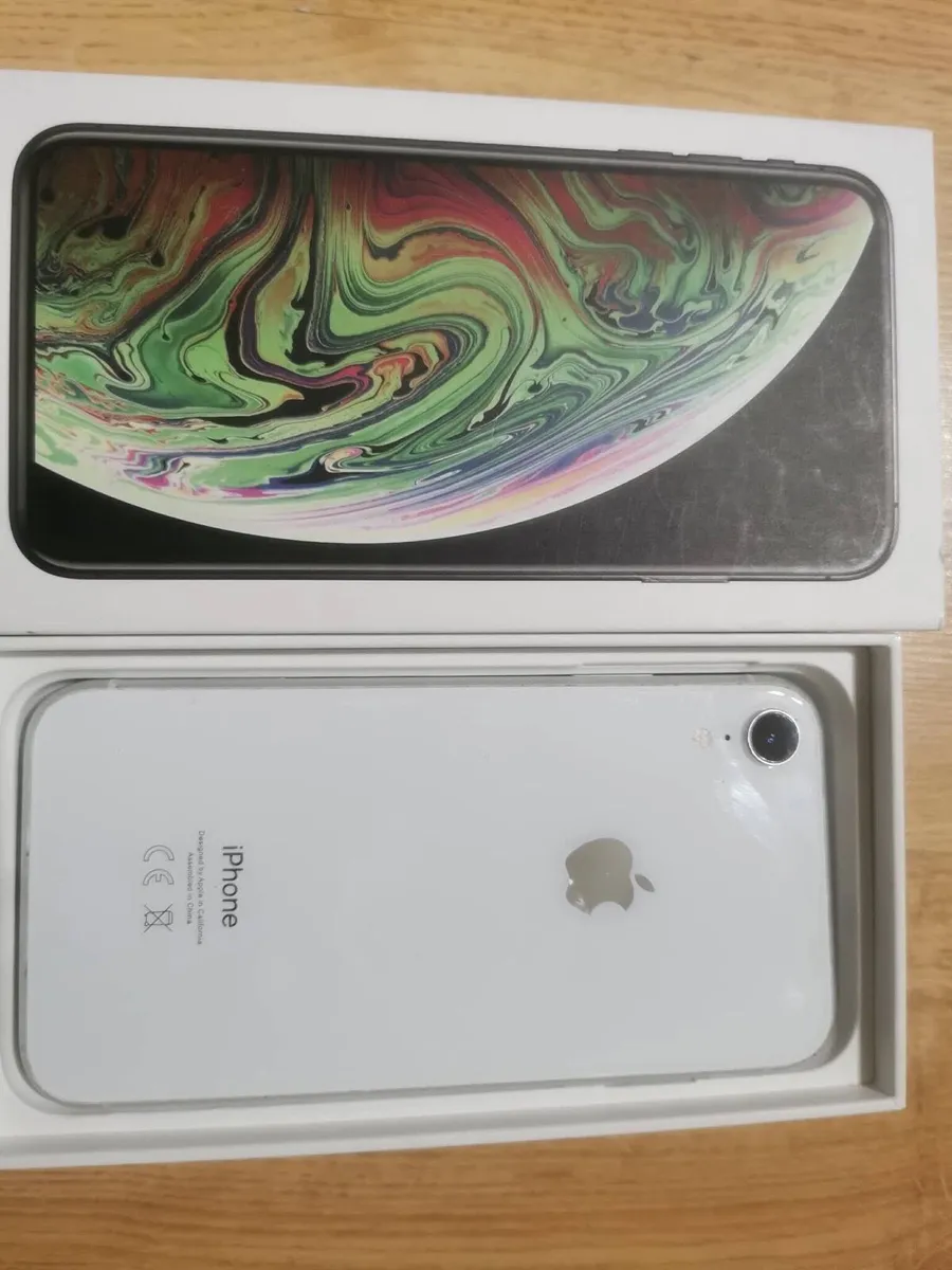 Apple iPhone XR UNLOCKED MINT - Image 1
