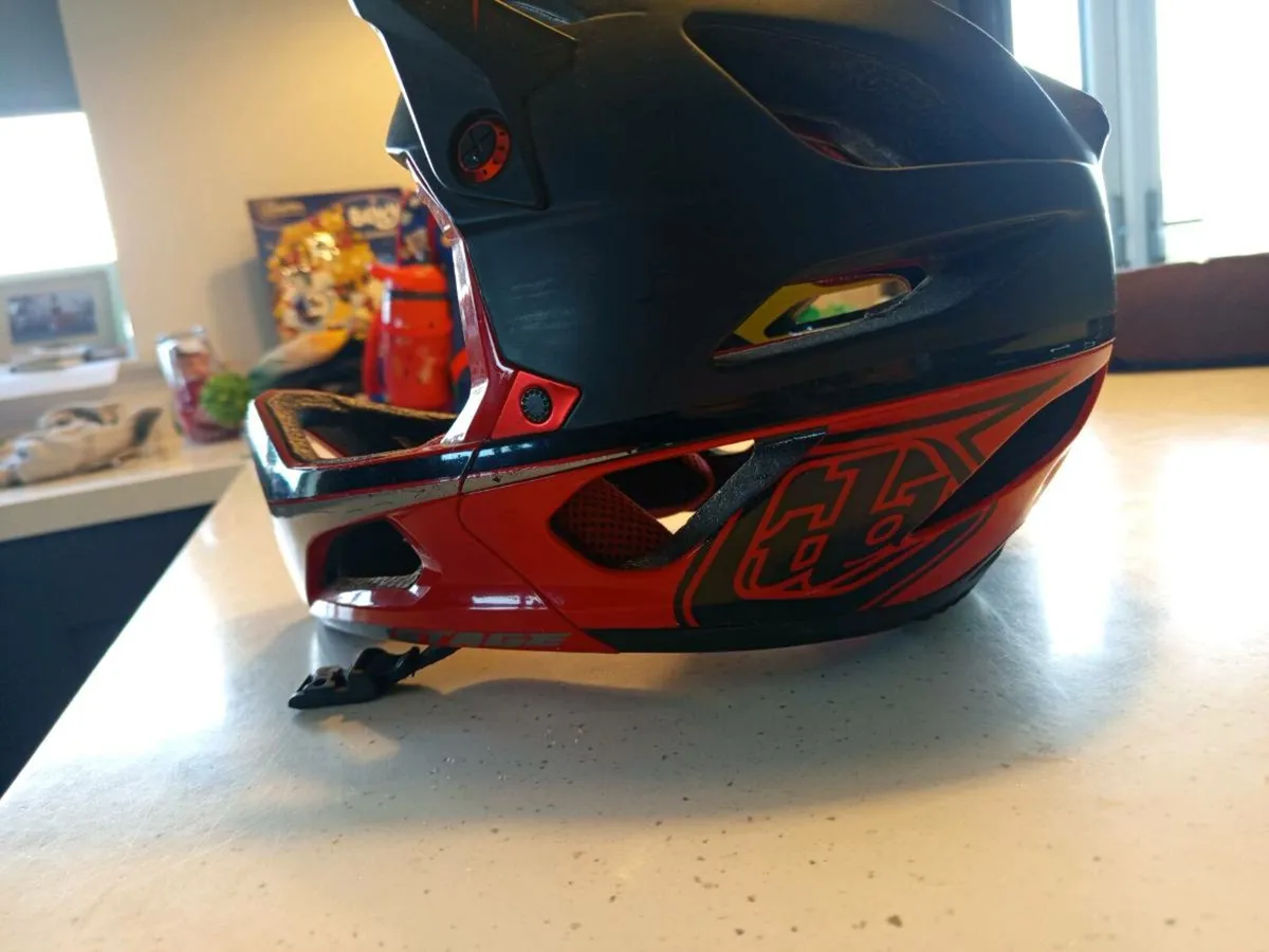 Downhill /Mountain bike helmet - Image 1