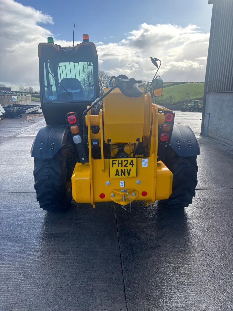 2024 JCB 540v180 - 81KW (109HP) - HYDRAULIC FORKS - Image 4