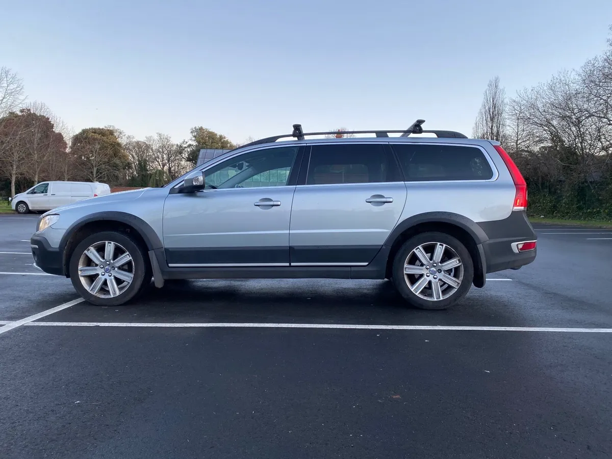 Volvo XC70 2.4 D5 SE Lux Auto AWD - Image 2