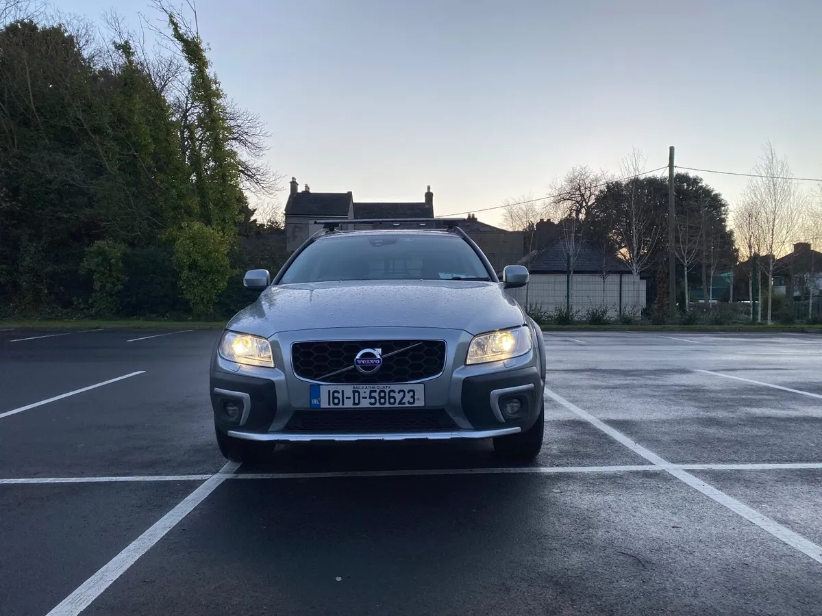 Volvo XC70 2.4 D5 SE Lux Auto AWD - Image 3