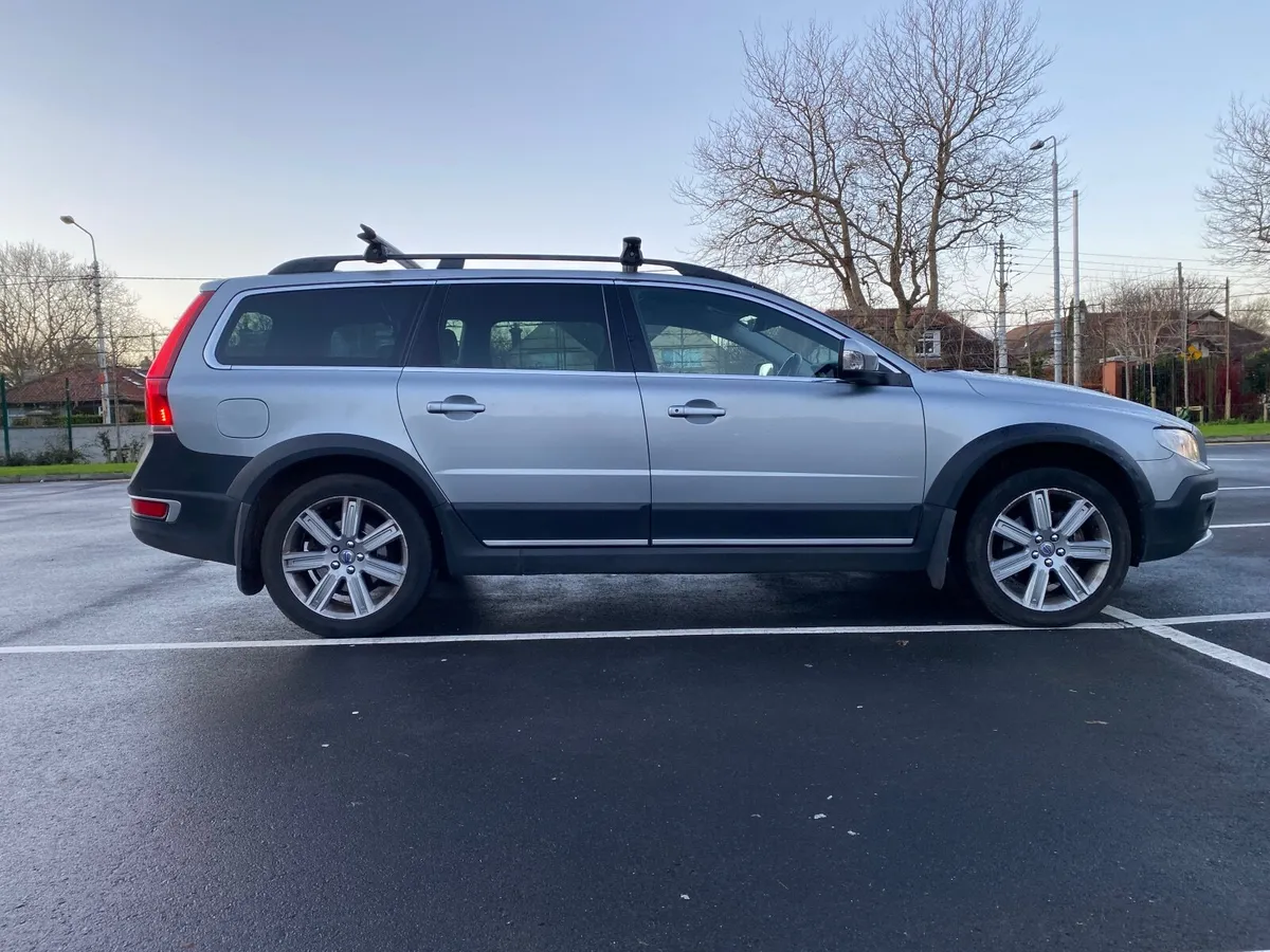 Volvo XC70 2.4 D5 SE Lux Auto AWD - Image 4