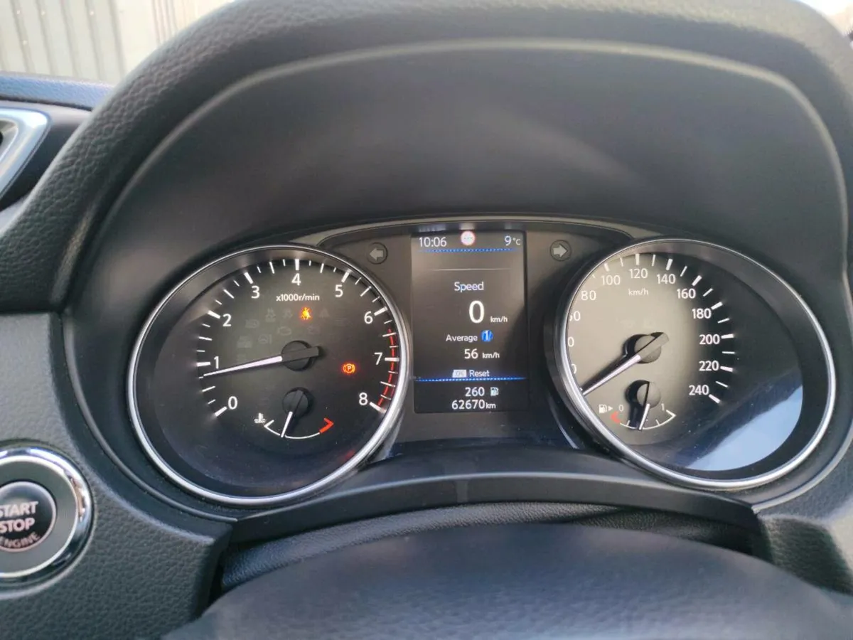 Nissan Qashqai 2019 Petrol low km - full optional - Image 3