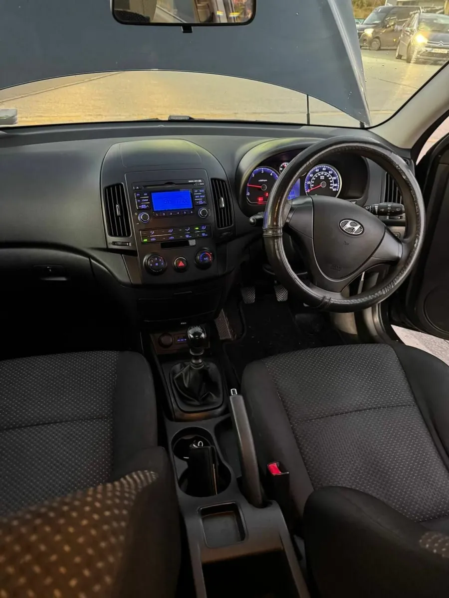 Hyundai i30 2010 *NCT 02.2027, TAX 09.2026* - Image 4