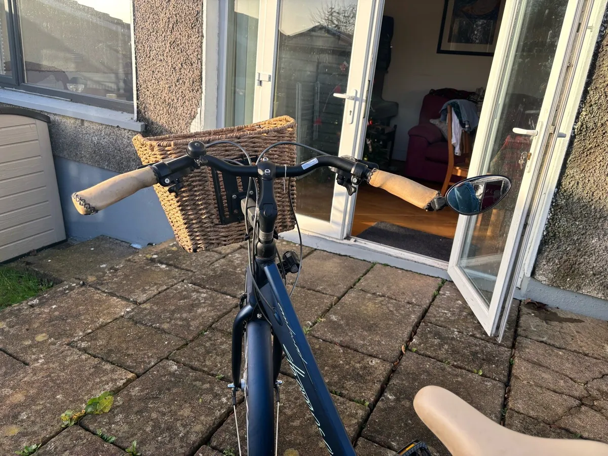 City ladies bike- Thompson be- NEVER USED - Image 3