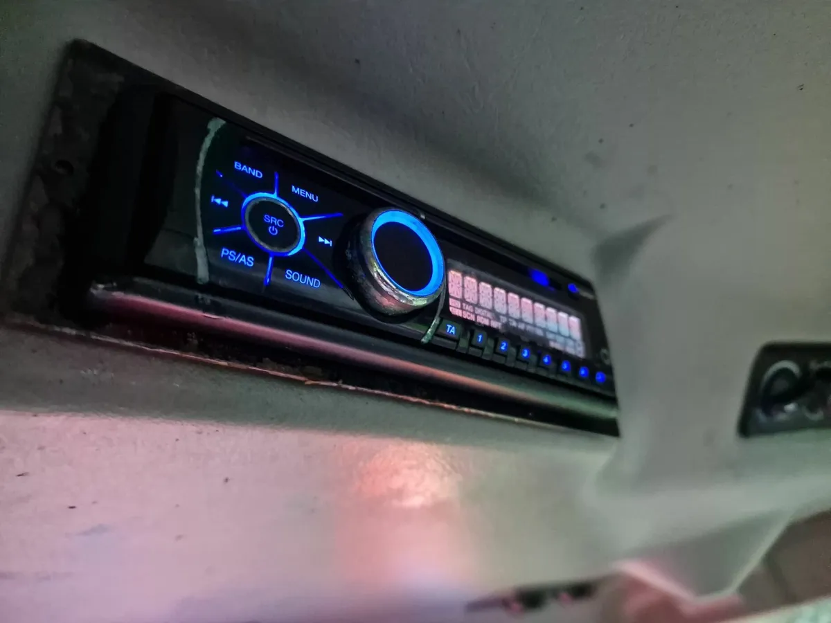 Kubota L4240-II Compact Tractor with Loader - Image 3