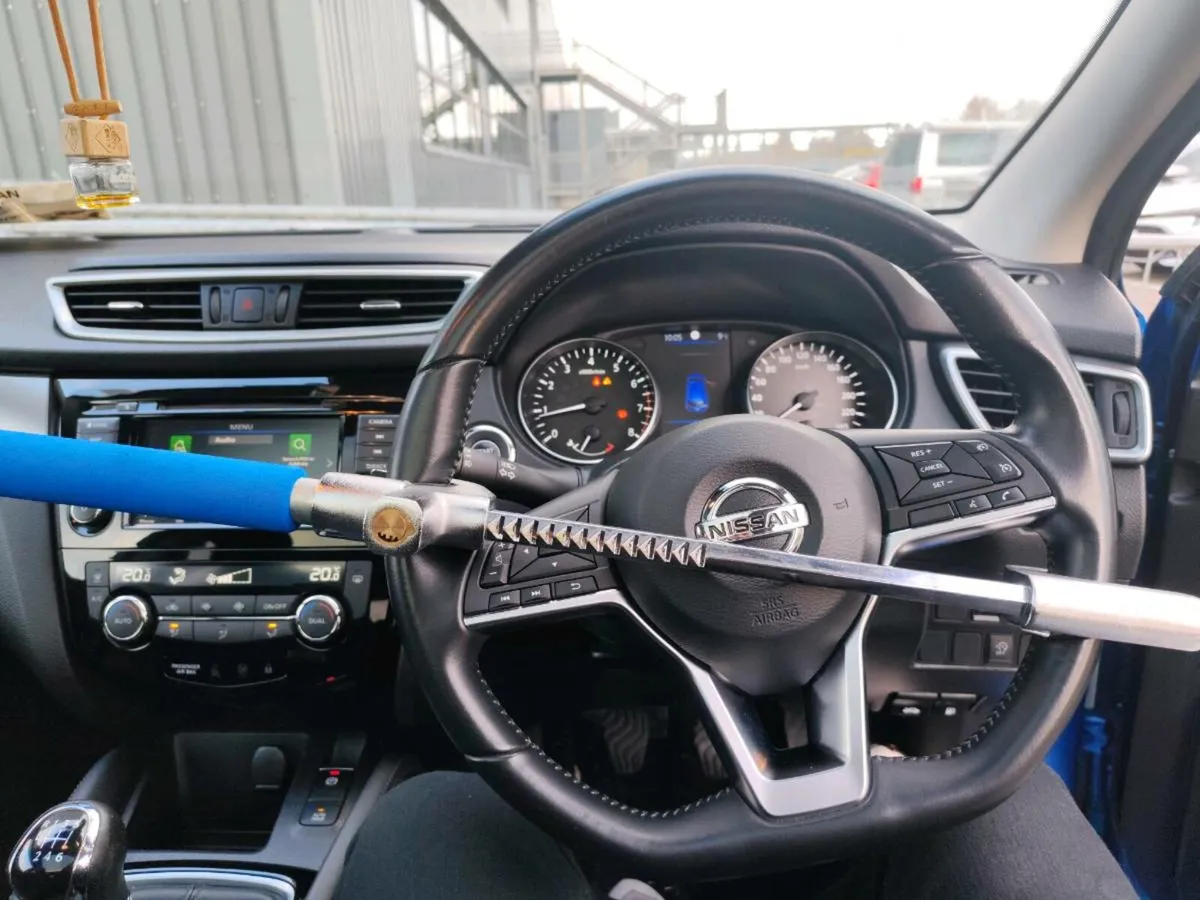 Nissan Qashqai 2019 Petrol low km - full optional - Image 4