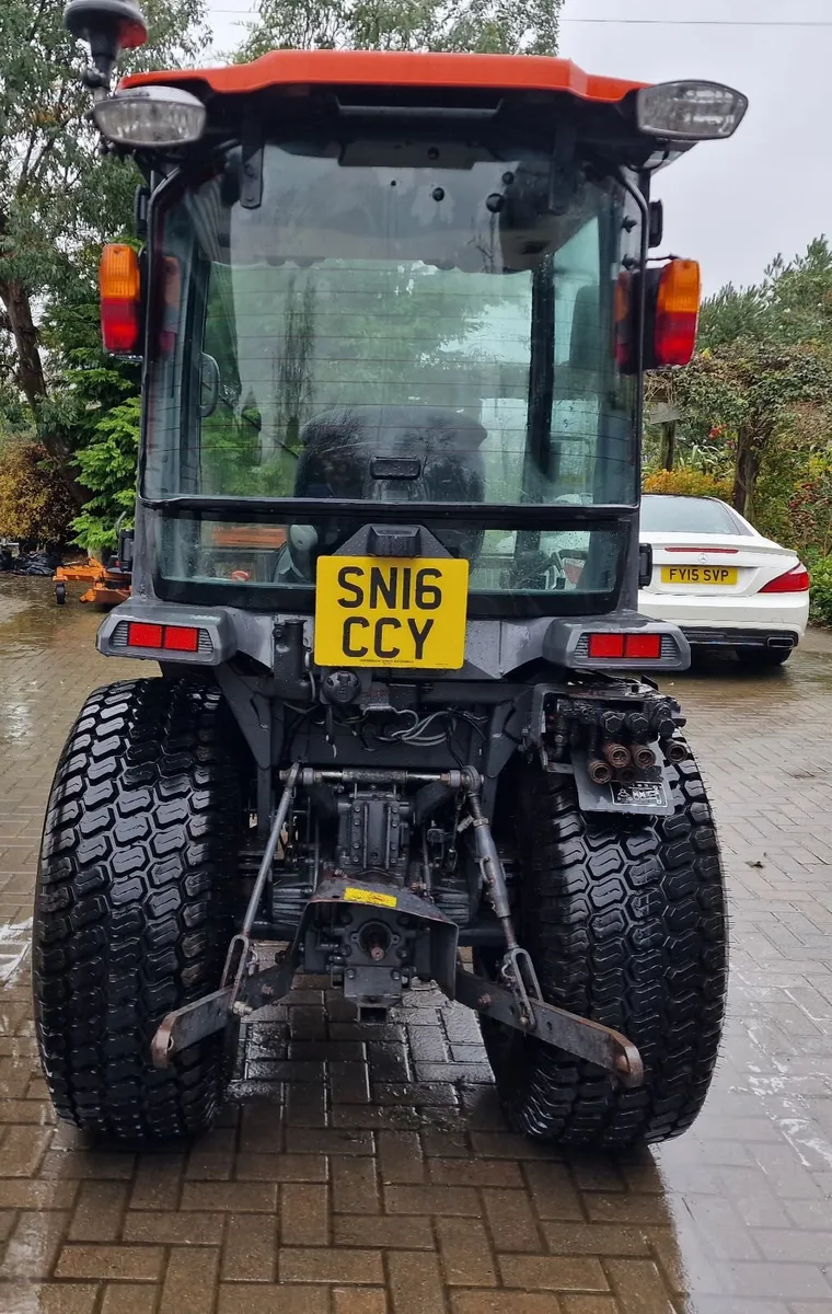 Kubota STW40 40HP Compact Tractor - Image 4